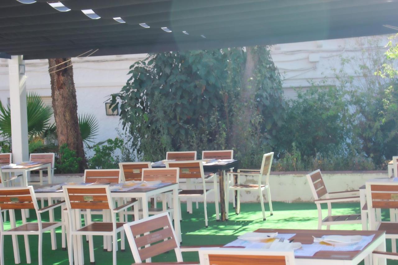 Hotel Patricia Torreguadiaro Bagian luar foto
