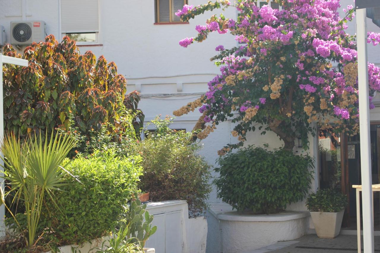 Hotel Patricia Torreguadiaro Bagian luar foto