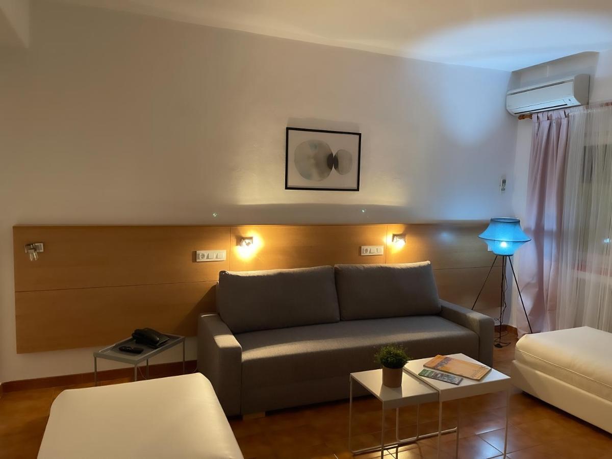 Hotel Patricia Torreguadiaro Bagian luar foto